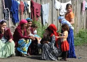 Девочка переписывалась с цыганом из другого региона: новые факты о пропаже школьницы в тюменском селе