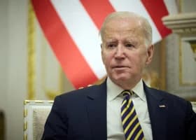 Байден впервые появился на публике после начала лучевой терапии