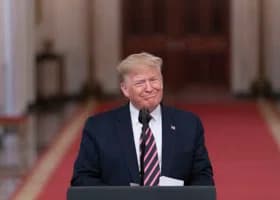 Трамп пошутил про Нобелевскую премию мира