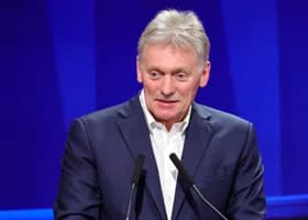 Зеленский готов приехать на саммит в Венгрию, а Трамп предложил заморозку конфликта: главные заявления Пескова