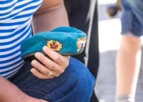 Сначала часы, теперь голубой берет