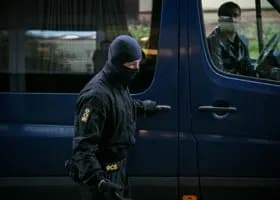 ФСБ и СКР ищут подельников высокопоставленного силовика, задержанного в Тюмени