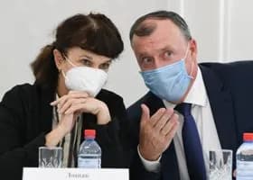 Мэр Екатеринбурга показал гостье, как управляет протестами