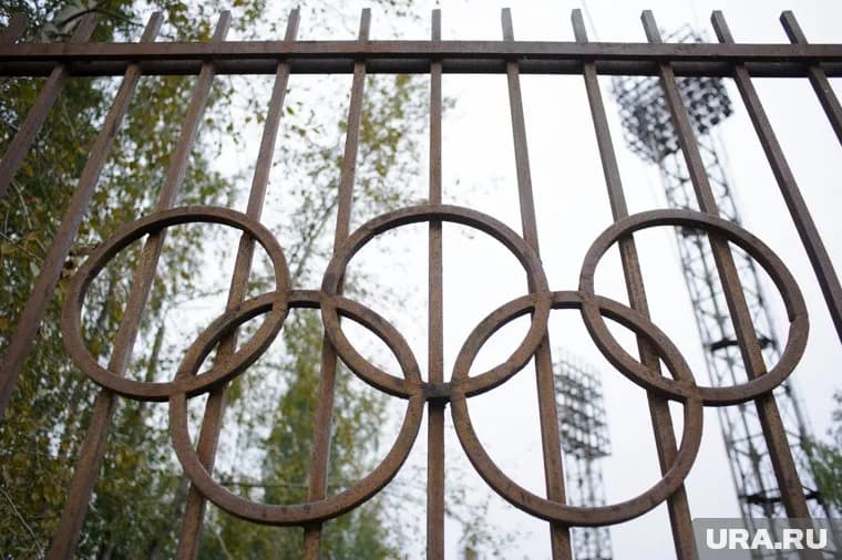 Российские спортсмены смогут выступить на Играх только под нейтральным флагом. Гимн нашей страны звучать не будет