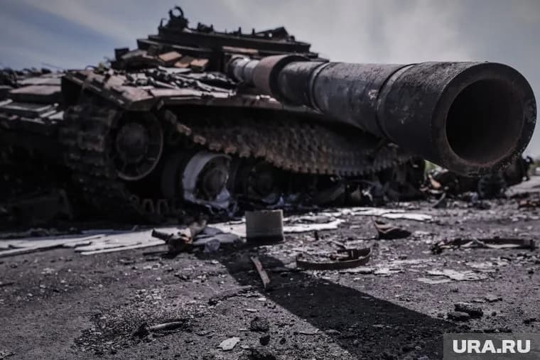 Военные ВСУ показали Владимиру Зеленскому подбитый шведский танк, пишет Forbes