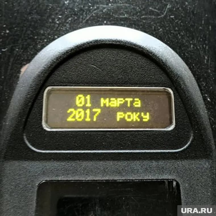 На табло турникетов название месяца написано по-русски