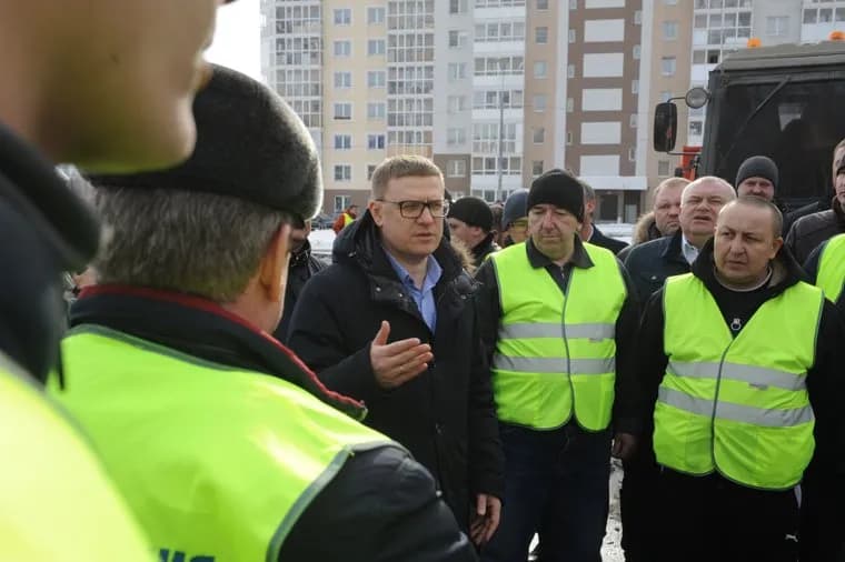 Осмотр Алексеем Текслером и Натальей Котовой новой дорожной и снегоуборочной техники. Челябинск