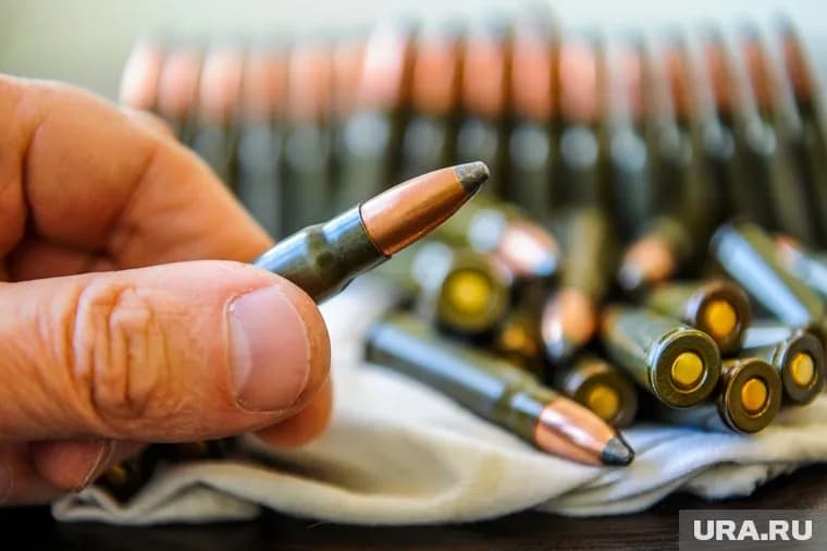 Оружие переделывалось под стрельбу боевыми патронами кустарным способом