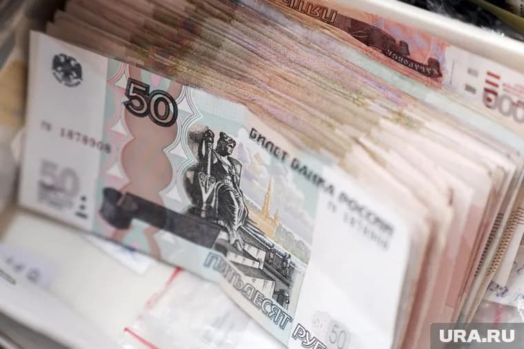 Предлагается установить лимит рублевых переводов за границу — 100 млн рублей