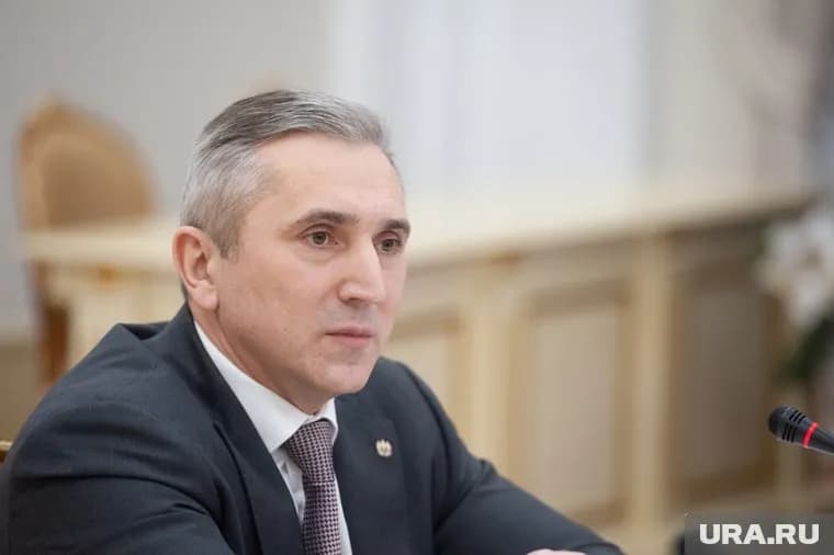 В октябре Александр Моор собрал в соцсетях больше негатива, чем позитива