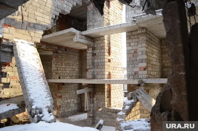 Местные жители боятся, что на стройке вскоре появятся первые жертвы