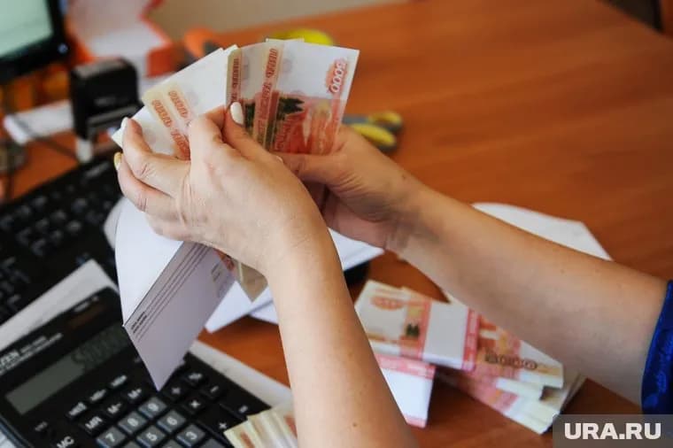 Оплачивать больничные и декреты россиянам будет Фонд социального страхования