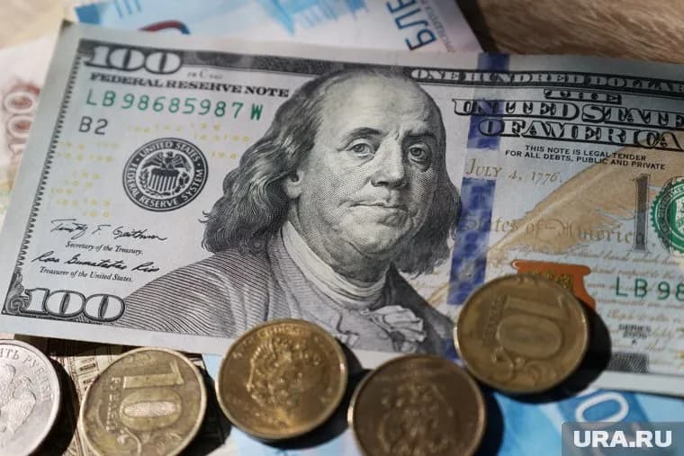 Курс доллара на Московской бирже составил 89,99 рублей