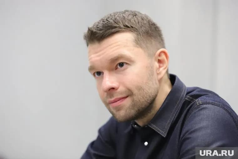 Депутат ЕГД Алексей Вихарев выделил более 1,1 млн. рублей из личных средств, чтобы построить новую дорогу у школы №167