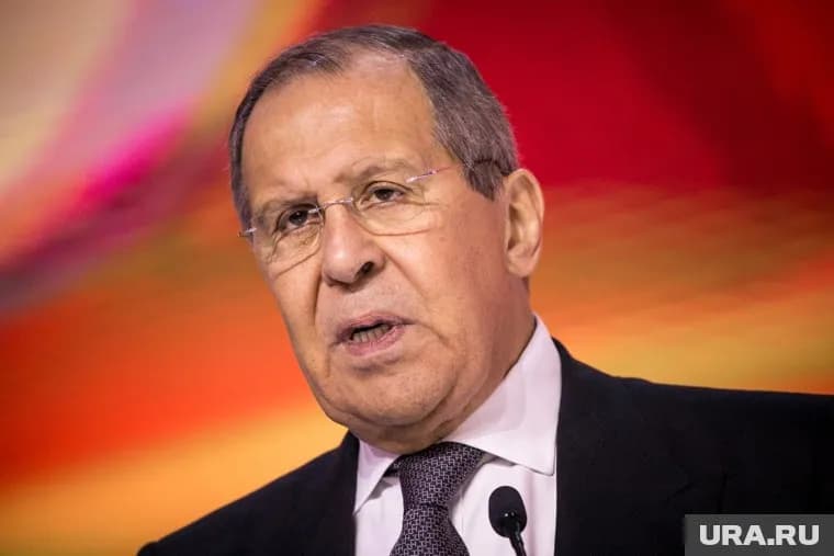 НАТО и Вашингтон создают риски столкновения с РФ, заявил Лавров