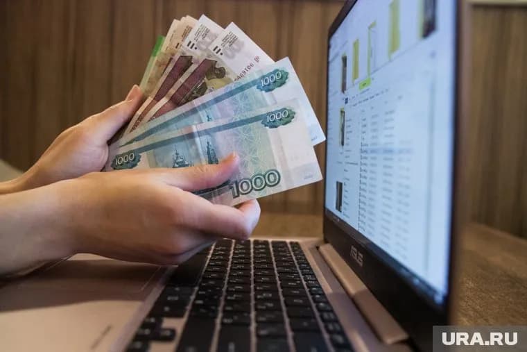 Пользователи просят перевести им немного денег на карту