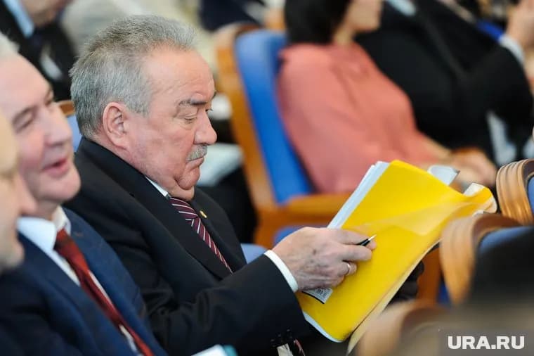 Подчиненные Аминова сделали его знакомую главой соседнего села