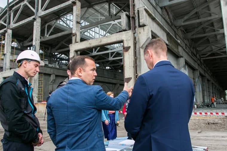 Врио губернатора Курганской области Вадим Шумков посетил строящийся объект в Курганском Индустриальном парке. Курган