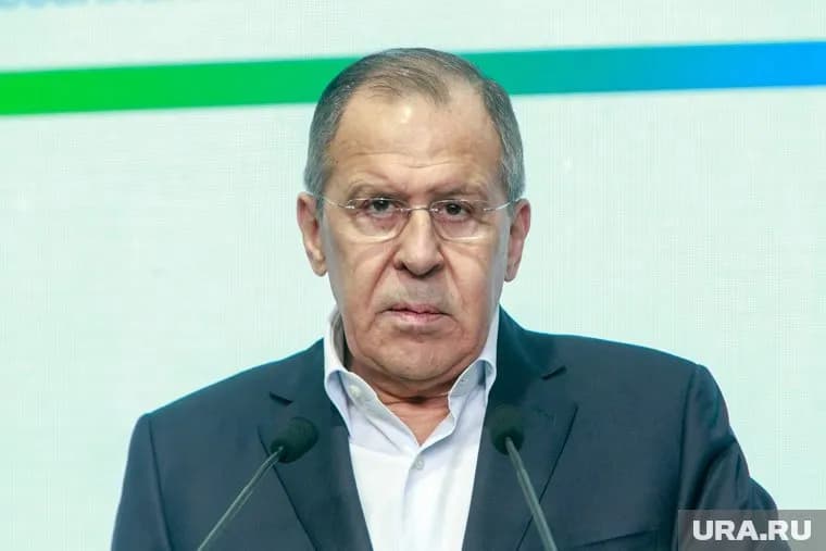 Киев пытается искусственно сохранять и наращивать русофобскую риторику, заявил Сергей Лавров