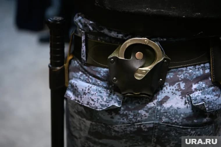 Полиция задержала девять человек на кладбище после драки