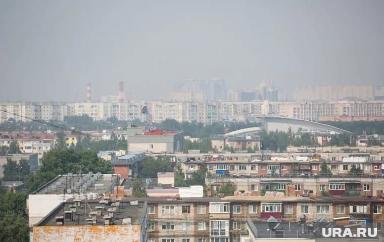Небо над Сургутом затянул дым от далеких лесных пожаров