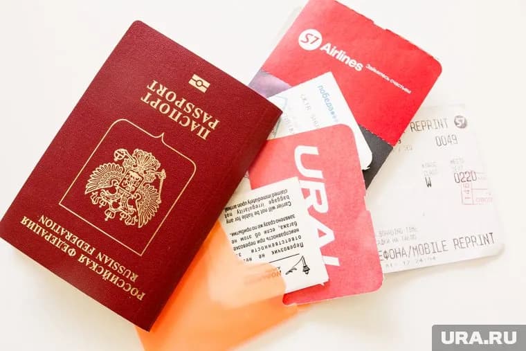 По его словам, необходимо выдвинуть требование в ЕС, чтобы прекратить выдачу туристических виз россиянам