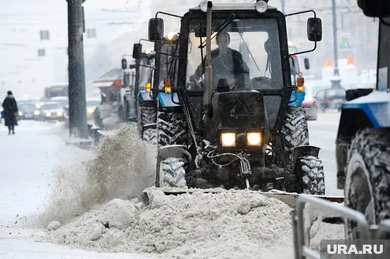Уборочную технику вывели в нескольких городах