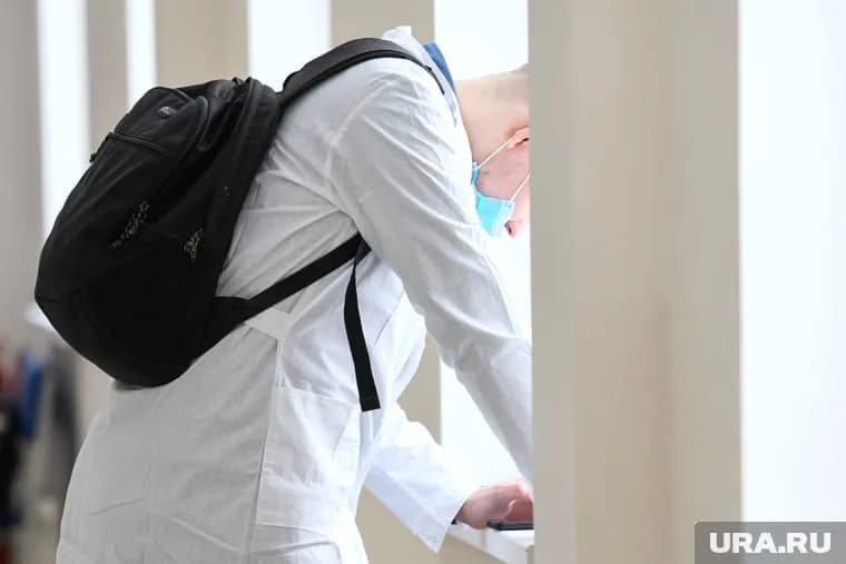 Студент расстрелял доску из пневматического пистолета