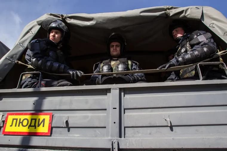 Празднование первого Дня войск Национальной гвардии. Тюмень, грузовик, внутренние войска, росгвардия, национальная гвардия, солдаты в кузове