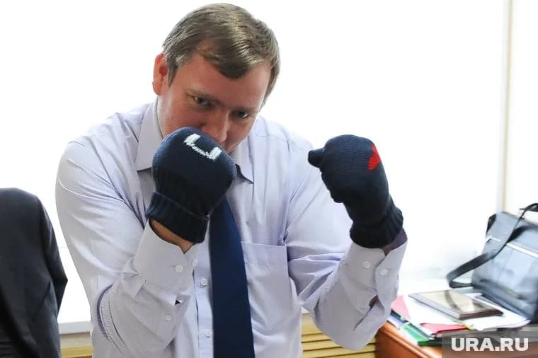 Севастьянов заступился за пенсионера, которого побили в Сбербанке