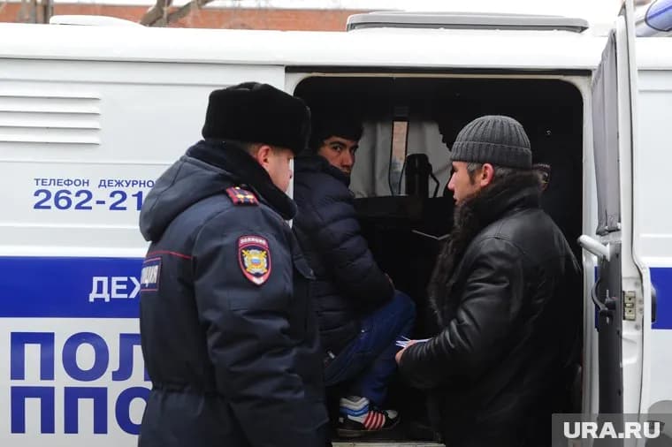 Мигранты отказываются от официального трудоустройства из-за повышенного внимания силовиков