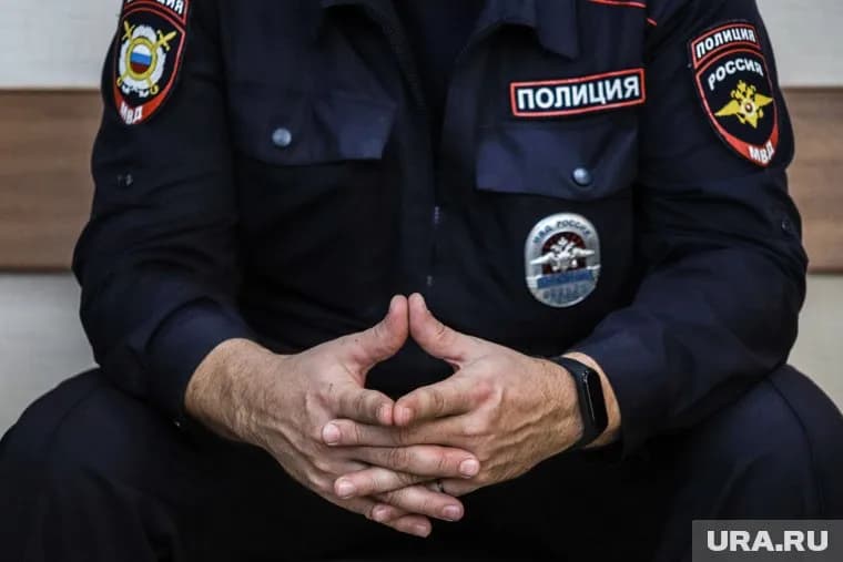 Полицейский подозревался в угоне и получении взятки