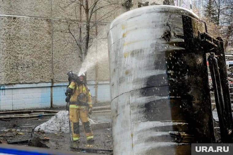 В кислородном хранилище больницы произошел хлопок и возгорание