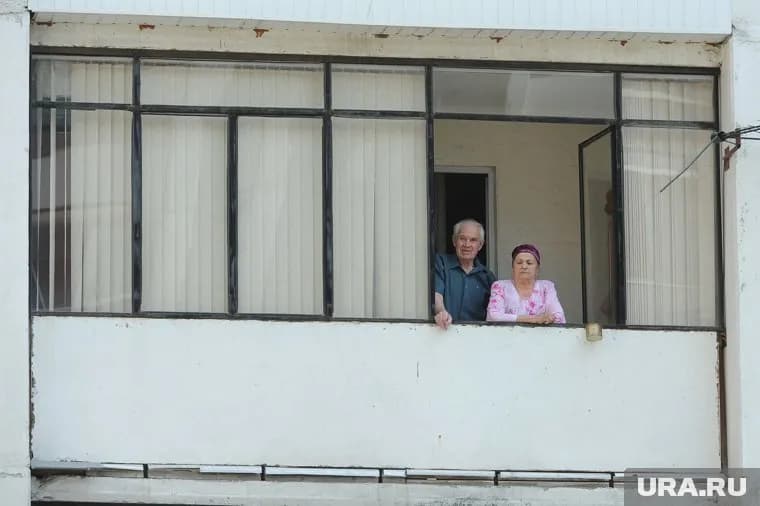 Очевидцы падения мужчины вызвали скорую помощь (фото из архива)