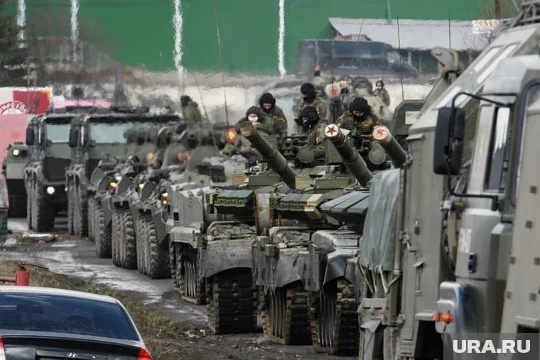 Необходимо улучшить технические характеристики военной техники, заявил Путин