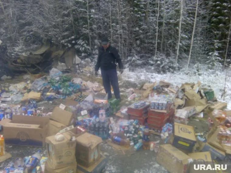 Море ящиков рассыпалось по трассе
