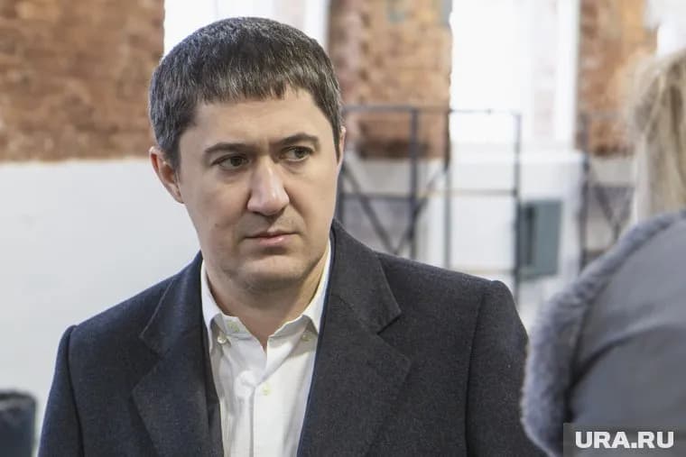 Дмитрий Махонин тоже носил форму и оружие
