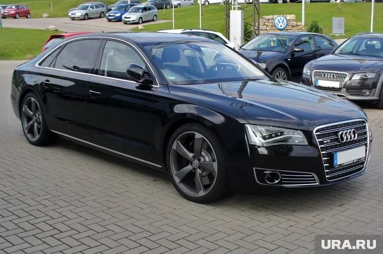 Чиновники арендовали Audi A8L