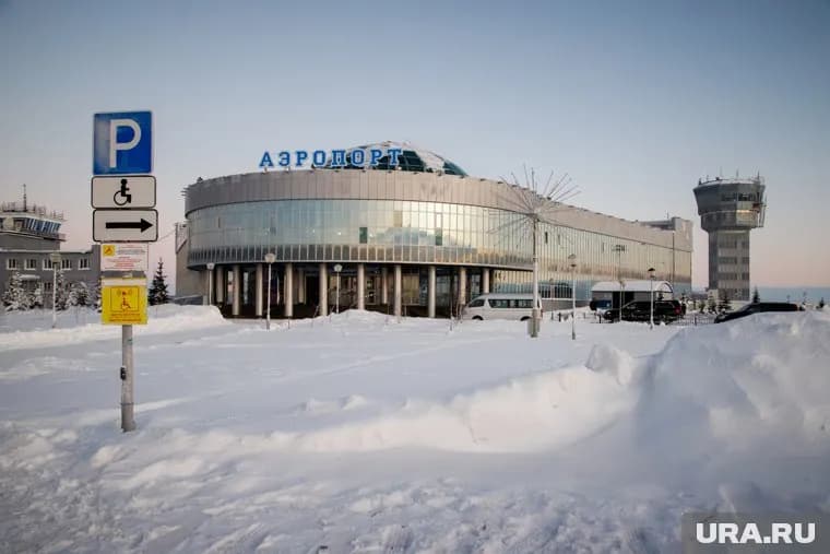 Салехард засыпает снегом, вертолеты не могут взлететь