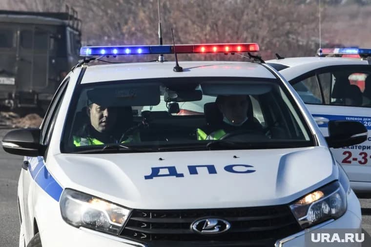 Сотрудники полиции спасли из пожара женщину и двух несовершеннолетних