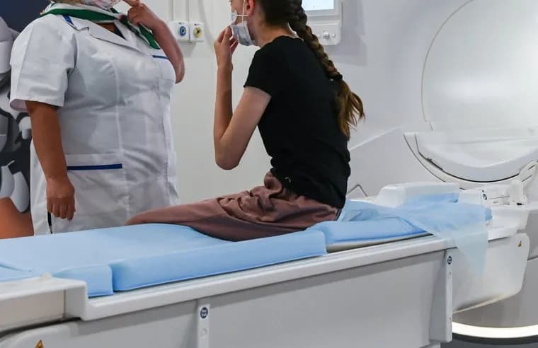 Пострадавшую в ДТП девочку родители привезли в больницу им. Красного креста (фото из архива)