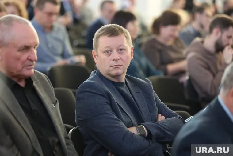 Глава Целинного округа Александр Сытов с детства мечтает научиться водить автобус
