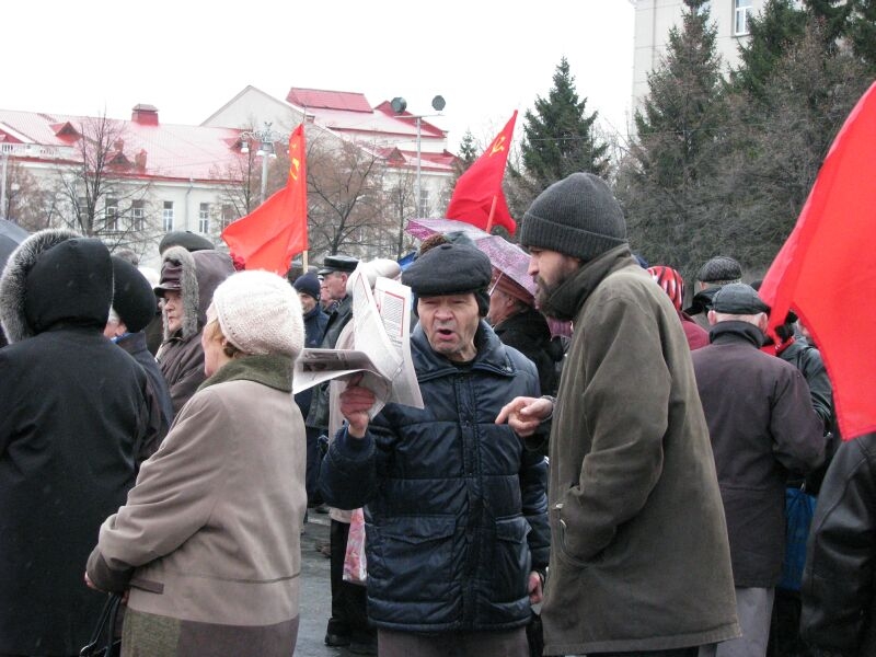 Курганские коммунисты провели митинг. «Товарищ! Не хочешь быть ощипан, как курица?! Вперед, на митинг, с нами на улицу!»