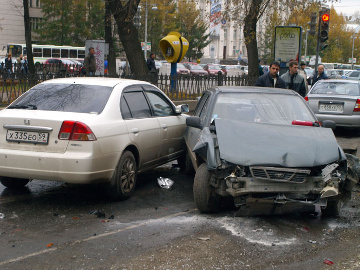 Включенное наблюдение: среди участников автомобильного побоища в Перми оказался известный журналист