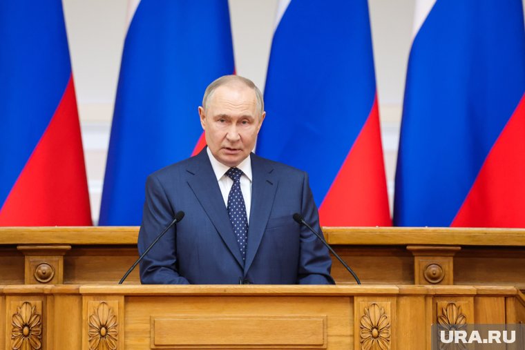 Путин обязал банки создать универсальный QR-код и перейти на цифровой рубль