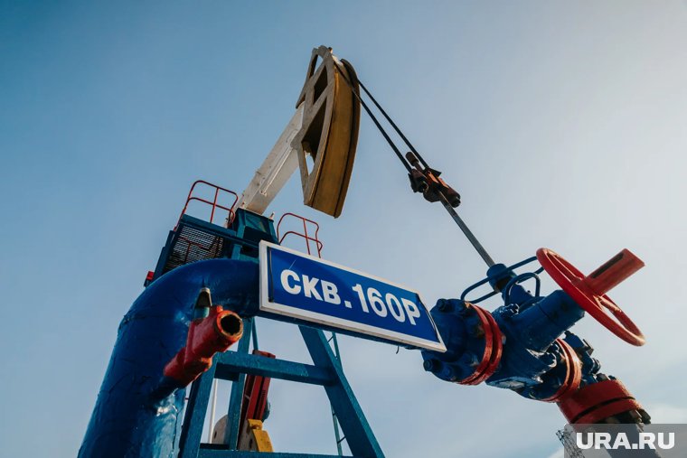 США требуют прекращения торговли нефтью с Россией: что известно о новых санкциях против «Роснефти» и «Лукойла»