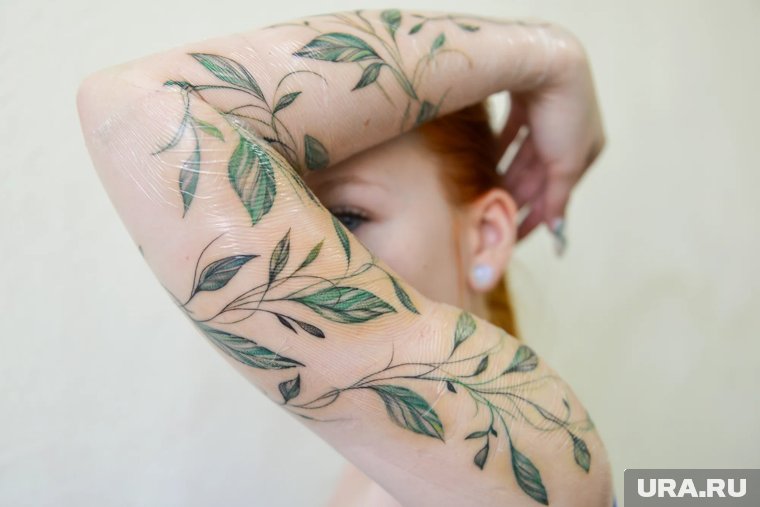 Курганским подросткам начали отказывать в работе из-за тату: зачем дети их набивают