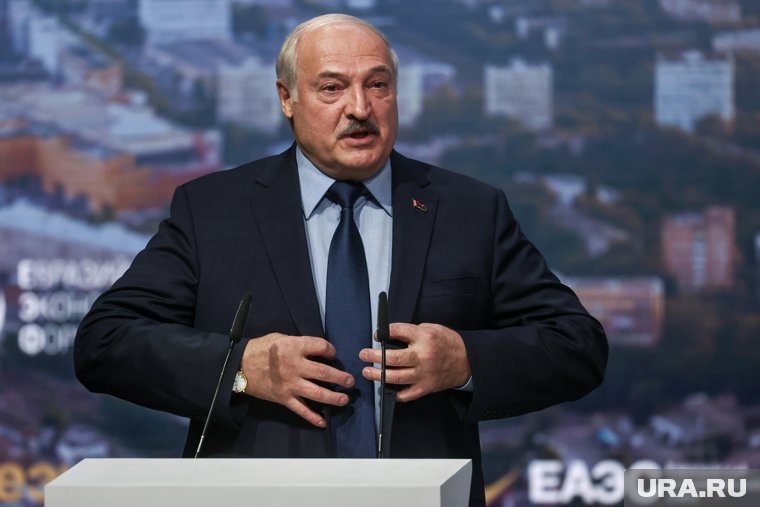 Лукашенко выигрывает седьмые выборы подряд: с кем приходилось соперничать и что он думает о преемнике