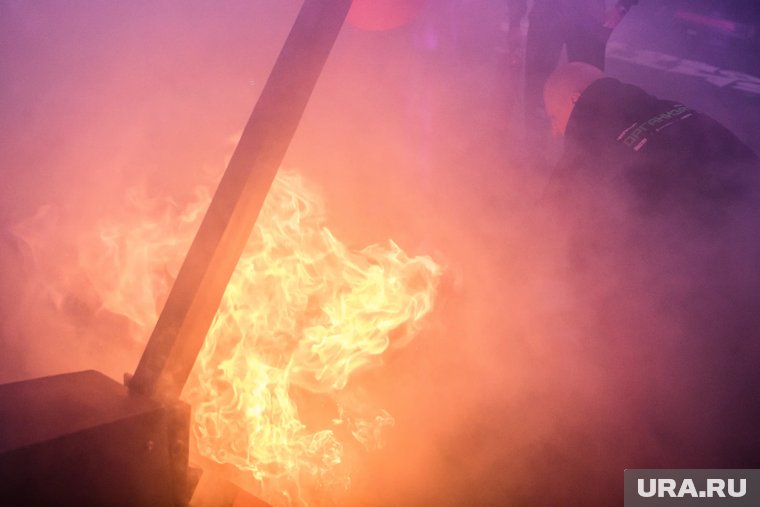 «Сколько денег сгорело»: что известно о пожаре на недостроенной парковке в Подмосковье. Видео