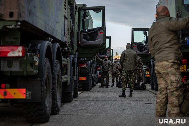 Внутренние разногласия в Белом доме: что значит приостановка поставок вооружения Украине со стороны США